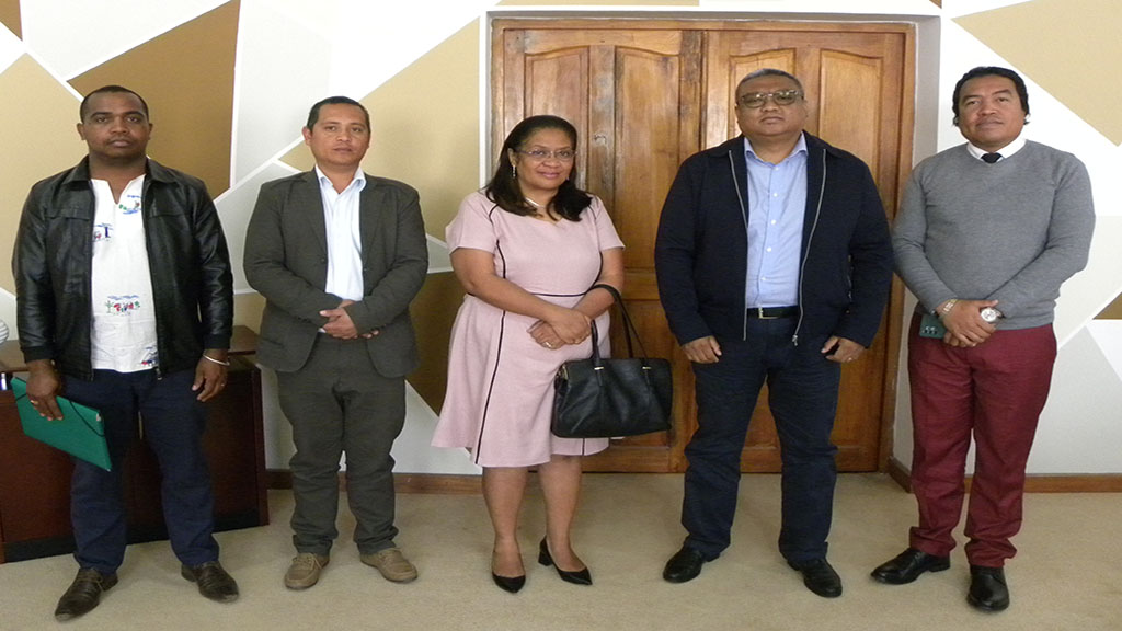 De gauche à droite : M. RAZAFINDRAKOTO MiandrisoaNoa, Assistant Technique PAC Fianarantsoa, M. RAMALANJAONA Robertino, Chef Service...