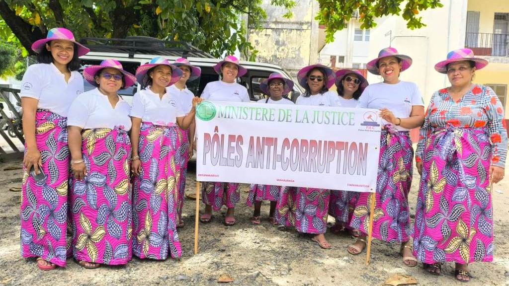 Les femmes de la Direction de Coordination Nationale des Pôles Anti-Corruption et des Pôles Anti-Corruption d'Antananarivo