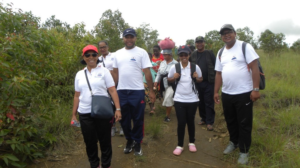 Une partie de la délégation des PAC en route vers le site de reboisement à Firarazana Ankazobe